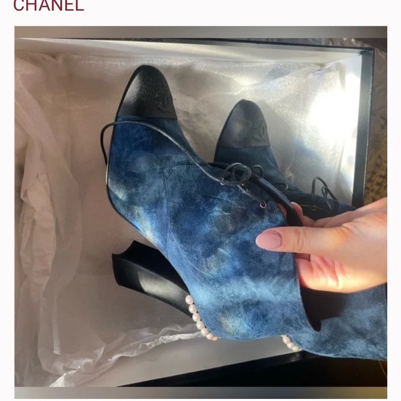Chanel bootie sued black and navy with pearls excellent condition - Picture 2 of 5